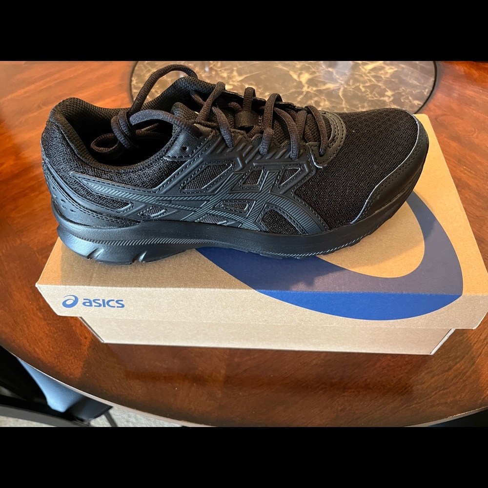 *BRAND NEW*  ASICS Women’s Jolt 3 Sneaker
